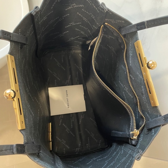 Marc Jacobs Kiss Lock Mini Tote - Picture 3 of 6